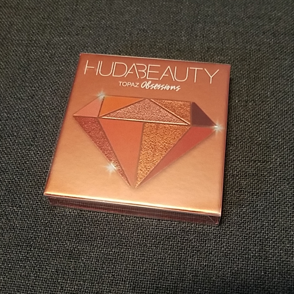 HudaBeauty Topaz Obsessions Eyeshadow Palette